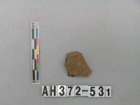 藏品(灰褐色細砂陶片)的圖片